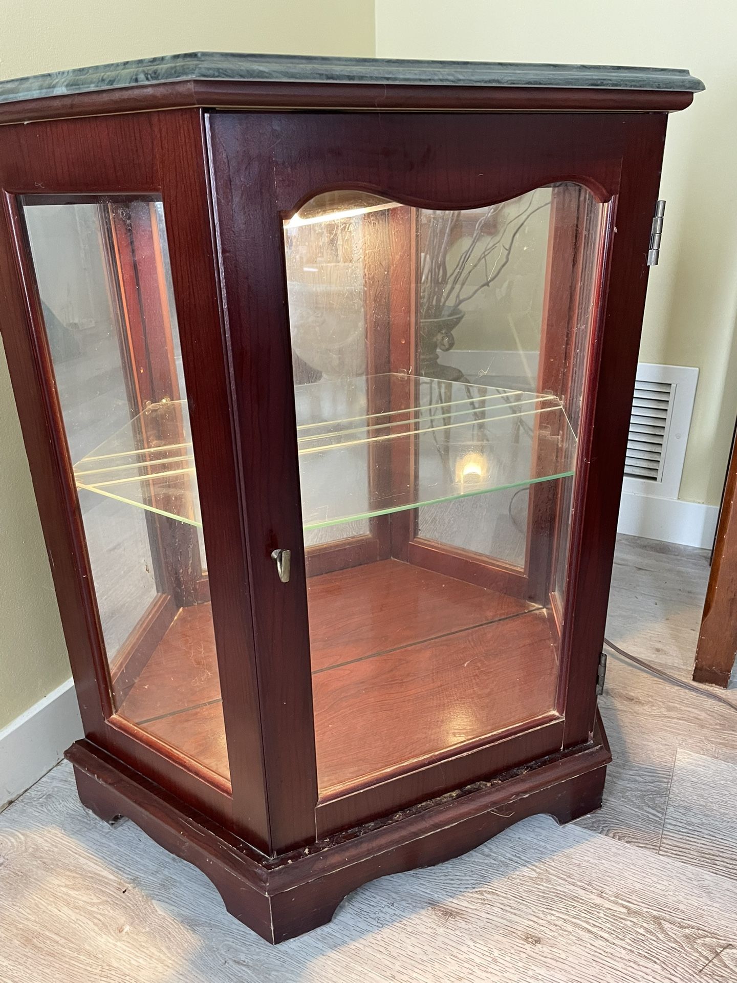 Curio / Display Cabinet With Lights 3 Feet Tall 24 Inches Wide