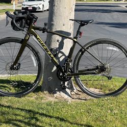Giant Revolt Gravel Bike – Metallic Army Green – Size [M]