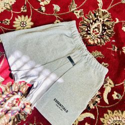 Essentials Shorts 