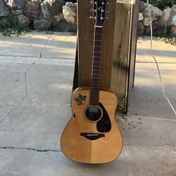 6 string acoustic yamaha guitar