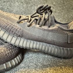 NEW - adidas Yeezy Boost 350 V2