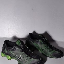 Nike Shox Black/Green Size 9.5