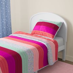 Brand new reversible twin size quilt set