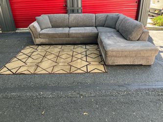Sectional Couch!! Natuzzi Made in Italy!! Delivery Available 🚚!! Dimensions: 122” x 95” Length x 31” Height x 41” Depth