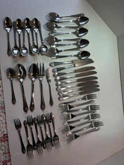 New Traditions Stainless Flatware 45 Pieces 8 Place Settings Plus Serving