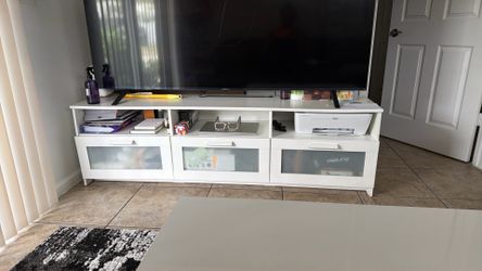 71” Tv stand for a Tv up to 65”