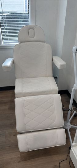 4-motors Beauty chair for salon, cosmetologist, pedicurist, tatoo, esthetician,  massage table