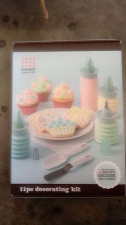 Brand new cake decorating kit