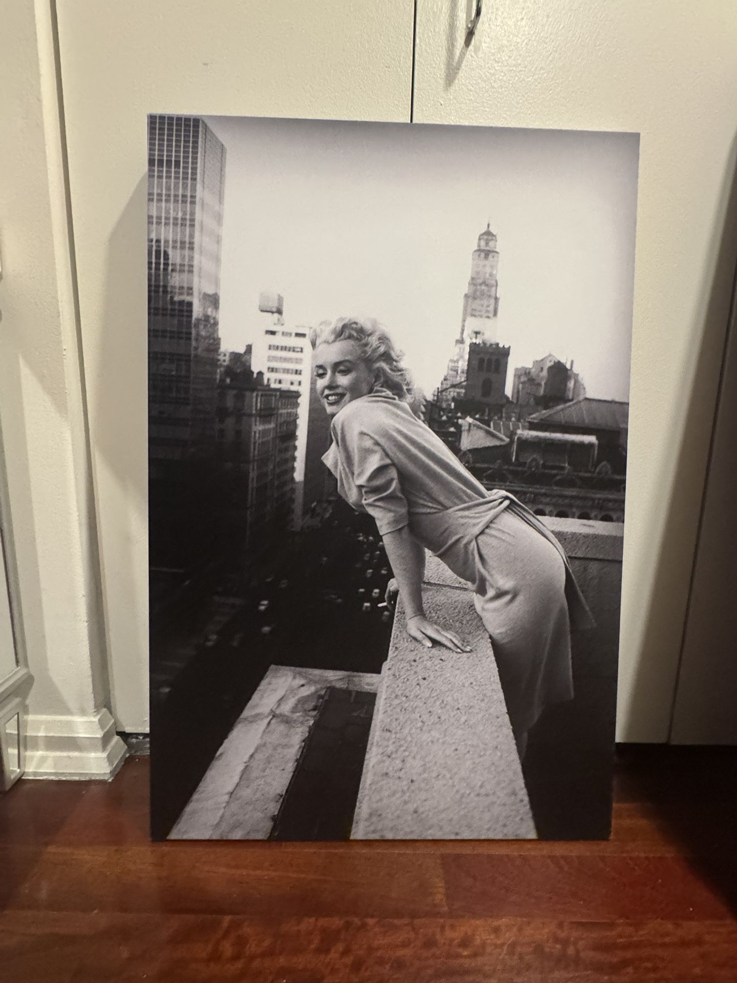 Marilyn Monroe WALL ART PAINTING NYC NEW YORK CITY SKYLINE VIEW- HOLLYWOOD STAR BLACK AND WHITE