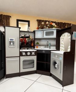 Children’s Play Kitchen