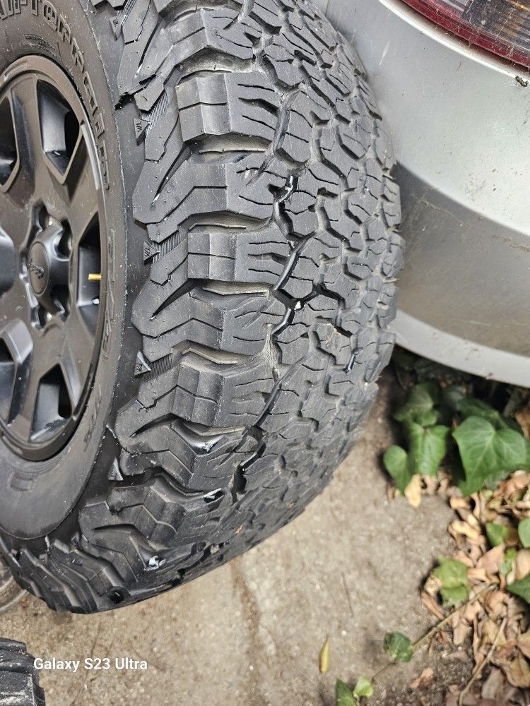 bfgoodrich all-terrain 275/70r17 Jeep Rims