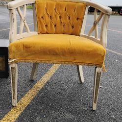 Vintage Tufted Regency Chair – Mustard Velvet • Distressed Ivory Frame • Sturdy
