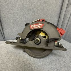 Milwaukee Circular Saw 