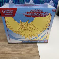 Pokemon - Paradox Rift Elite Trainer Box [Roaring Moon]
