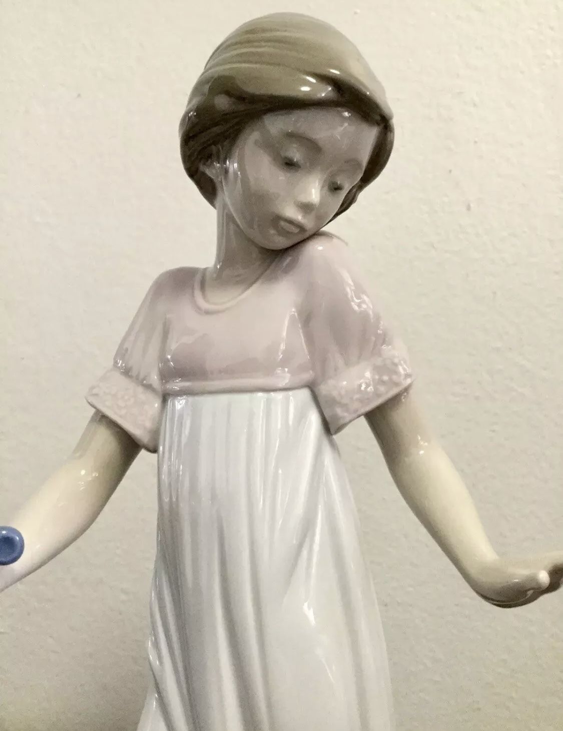 NAO BY LLADRO “TO LIGHT THE WAY” FIGURINE GIRL WITH CANDLE, MINT !