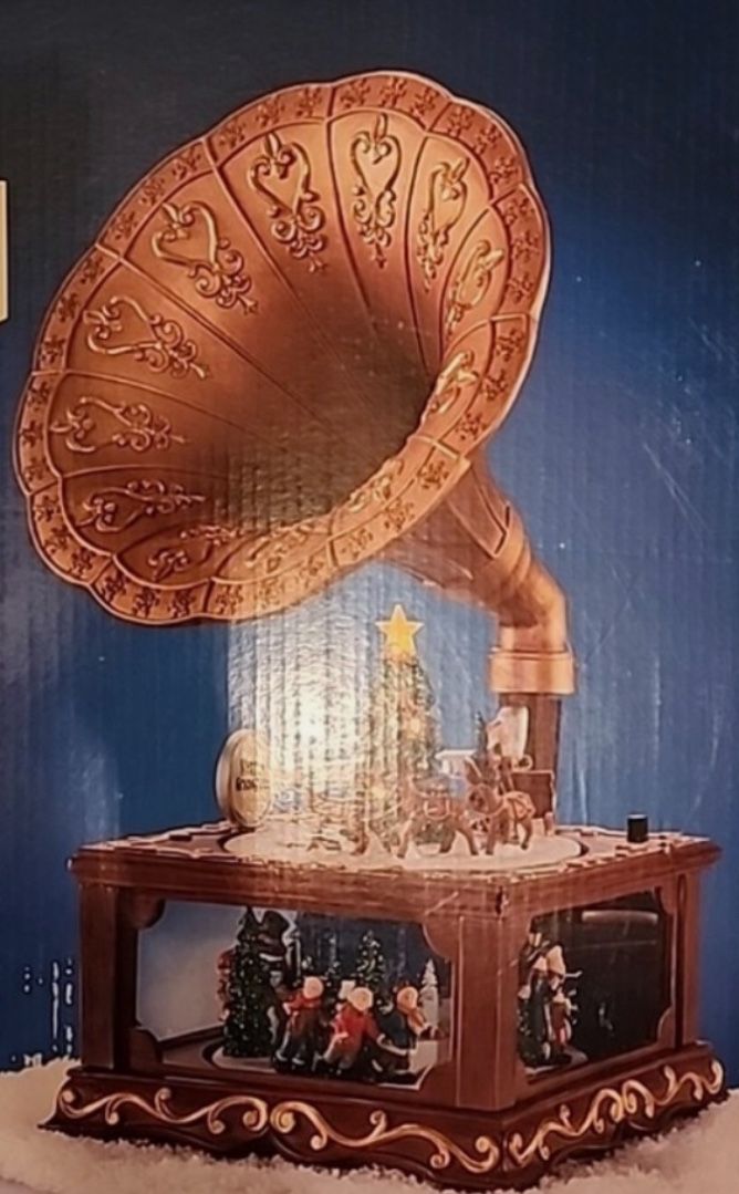 Holiday Living Sierra’s Gramophone 