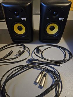 Rokit 5 (2monitors + Cords)
