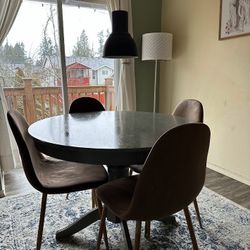 Round Dining Table 