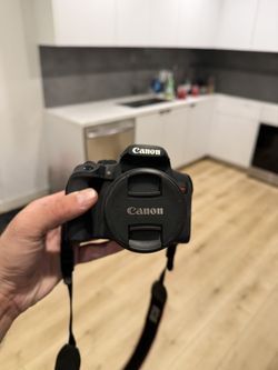 Canon EOS Rebel T8i / 850D DSLR + 18-55mm Lens — Battery & Charger