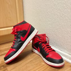 Jordan 1 Alternate Bred (crease protectors included) SZ 12