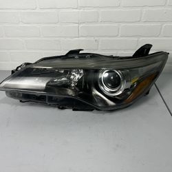2015-2017 Toyota Camry SE Left Headlight