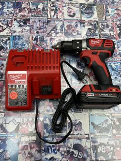 Milwaukee 2606-20 Taladro Atornillador + Batería & Cargador – $129