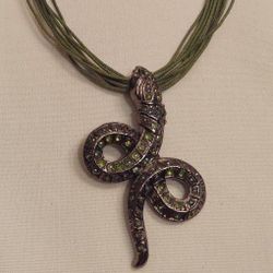 BEAUTIFUL SNAKE PENDANT NECKLACE 