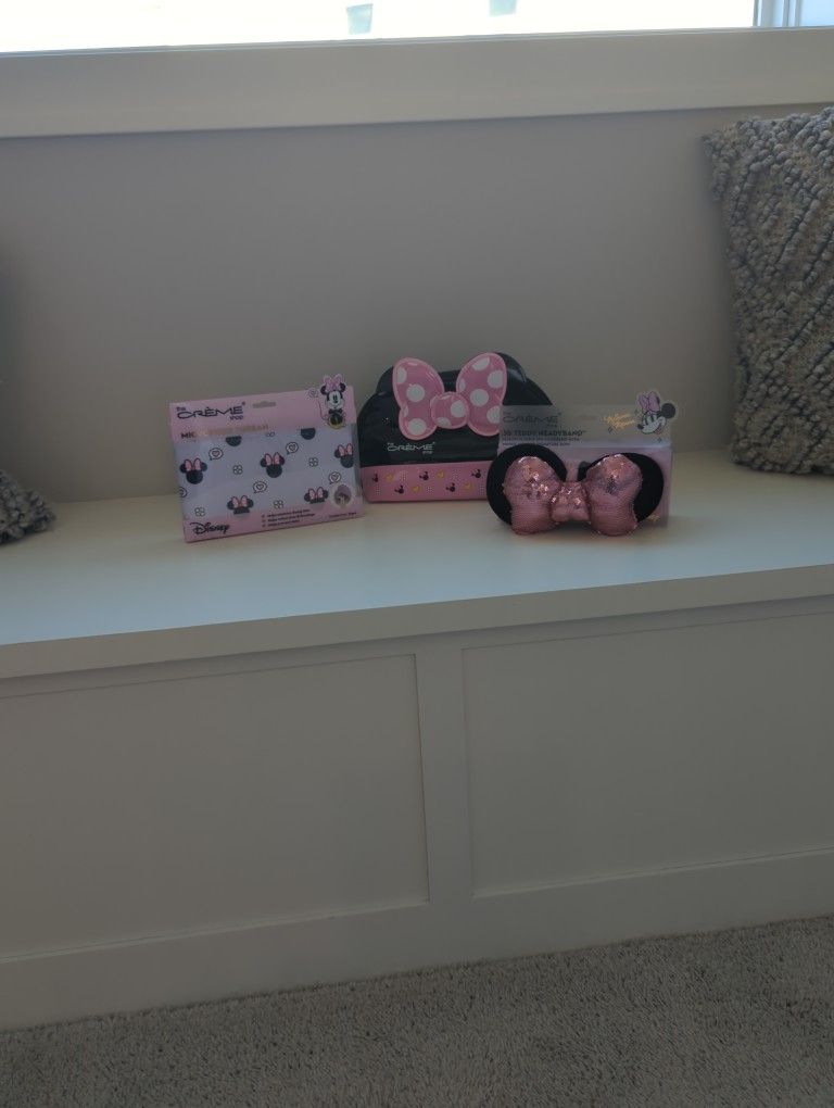 The Creme Shop Minne Mouse Spa Kit NWT