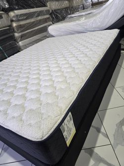 Queen Sizes Mattress And Box Spring 