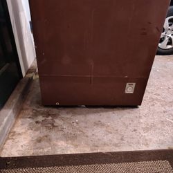 Working Chest Freezer, Just Needs Cleaned Out