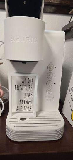 KEURIG coffee maker (pod)