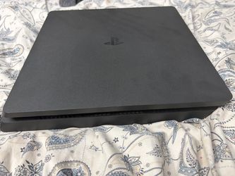 PS4 SLIM CONSOL (includes everything)