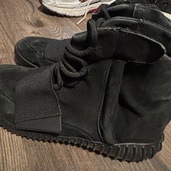 Yeezy 750 Size 9