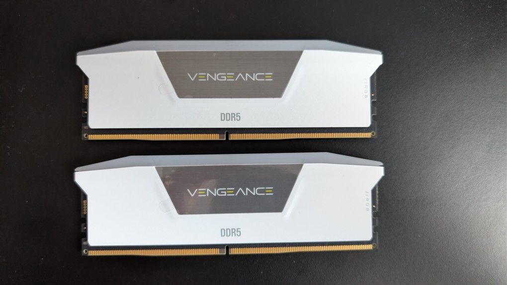 Corsair Vengeance RGB DDR5 32GB (2×16GB) 6000MHz – Like New