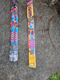2 brand new kites