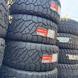 New Nitto 305/60R18 Ridge Grappler Tires