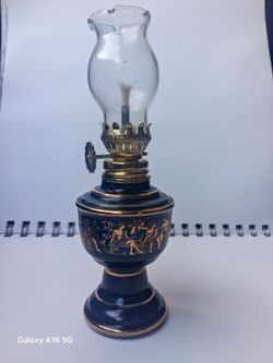 oil lamp resembles porcelain