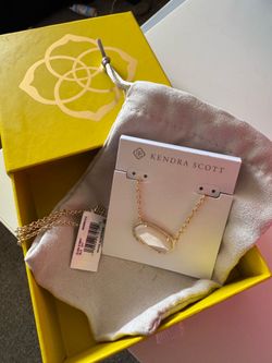 Kendra Scott necklace