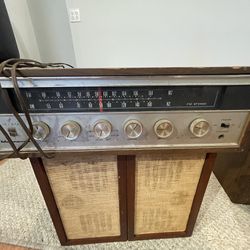 Vintage Magnavox Solid State Radio Receiver Stereo System -Walnut Finish 
