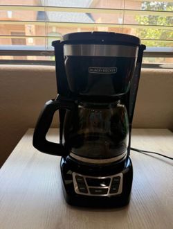 BLACK+DECKER 12-Cup Digital Coffee Maker, Programmable, Washable Basket Filter