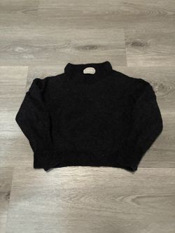 Everlane Women’s Black Cropped Cocoon Sweater in Alpaca