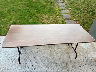 Folding table