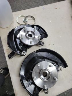 1997------2001Toyota Camry 2.2 complete steering knuckle part#. 698-472------698-473