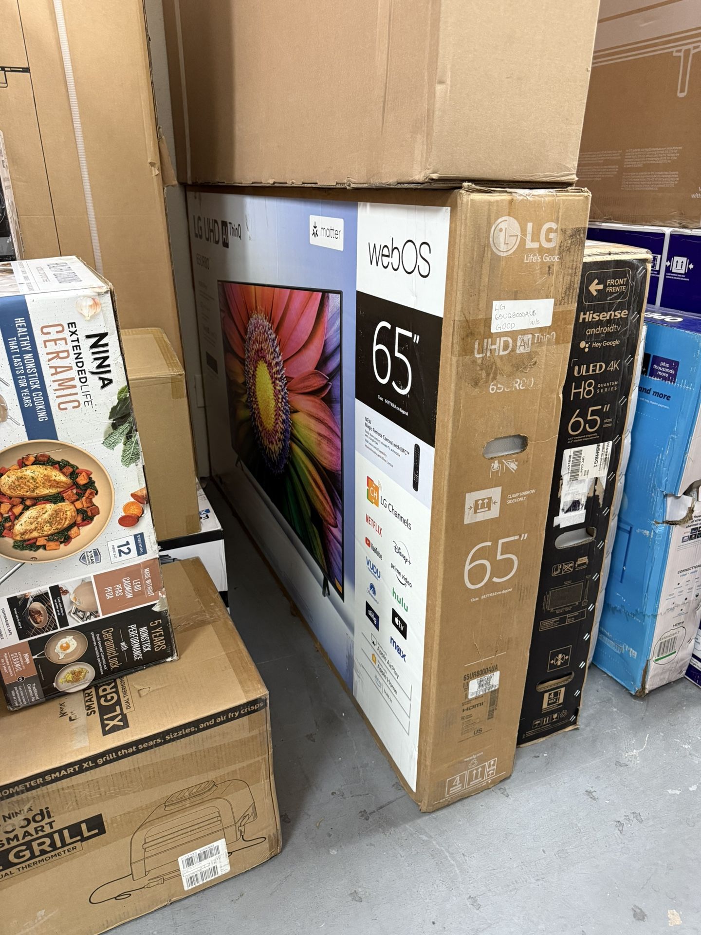 65” LG UR8000 4K HDR SMART TV