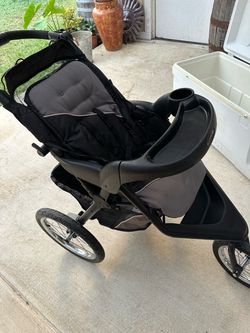Jogging stroller NO COVER ON TOP