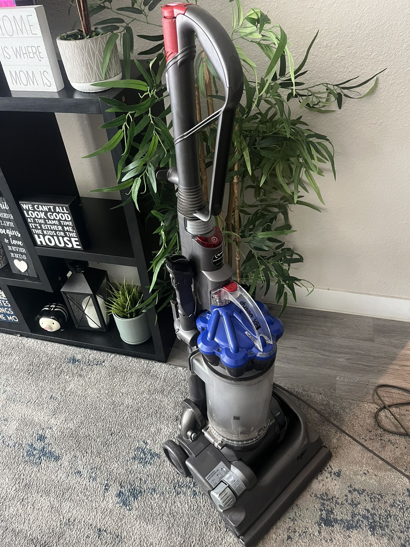 Dyson DC33 Upright Bagless Cyclone Vacuum. Used-Works Good