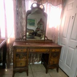  Beautiful Antique Victorian Style Wood Vanity And Mirror