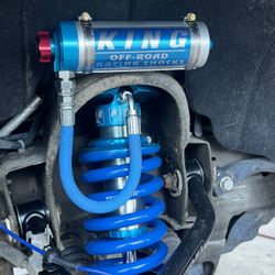 KING SHOCKS IN STOCK FOR CHEVROLET AND GMC 1500 FRONT AND REAR 🔥 3400$ PAYMENT PLANS AVAILABLE 💵