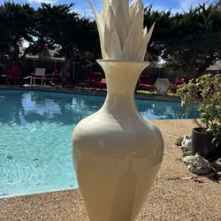 Giant Vase / Jarron 