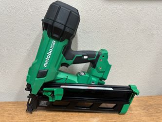 Metabo NR1890DRA HPT Multi-Volt 3-1/2-in 21 -Degree Cordless Roundhead Framing Nailer (Tool Only)